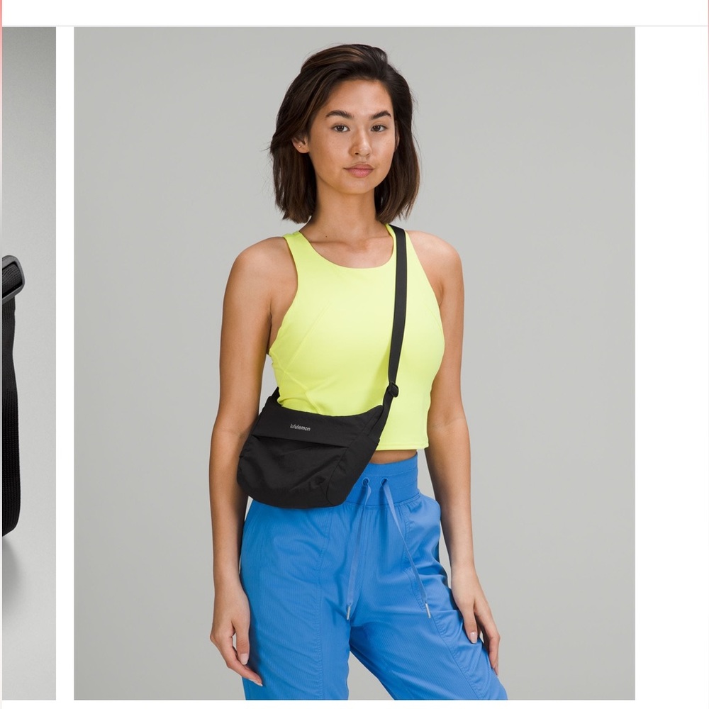 Lululemon sling crossbody bag 2L